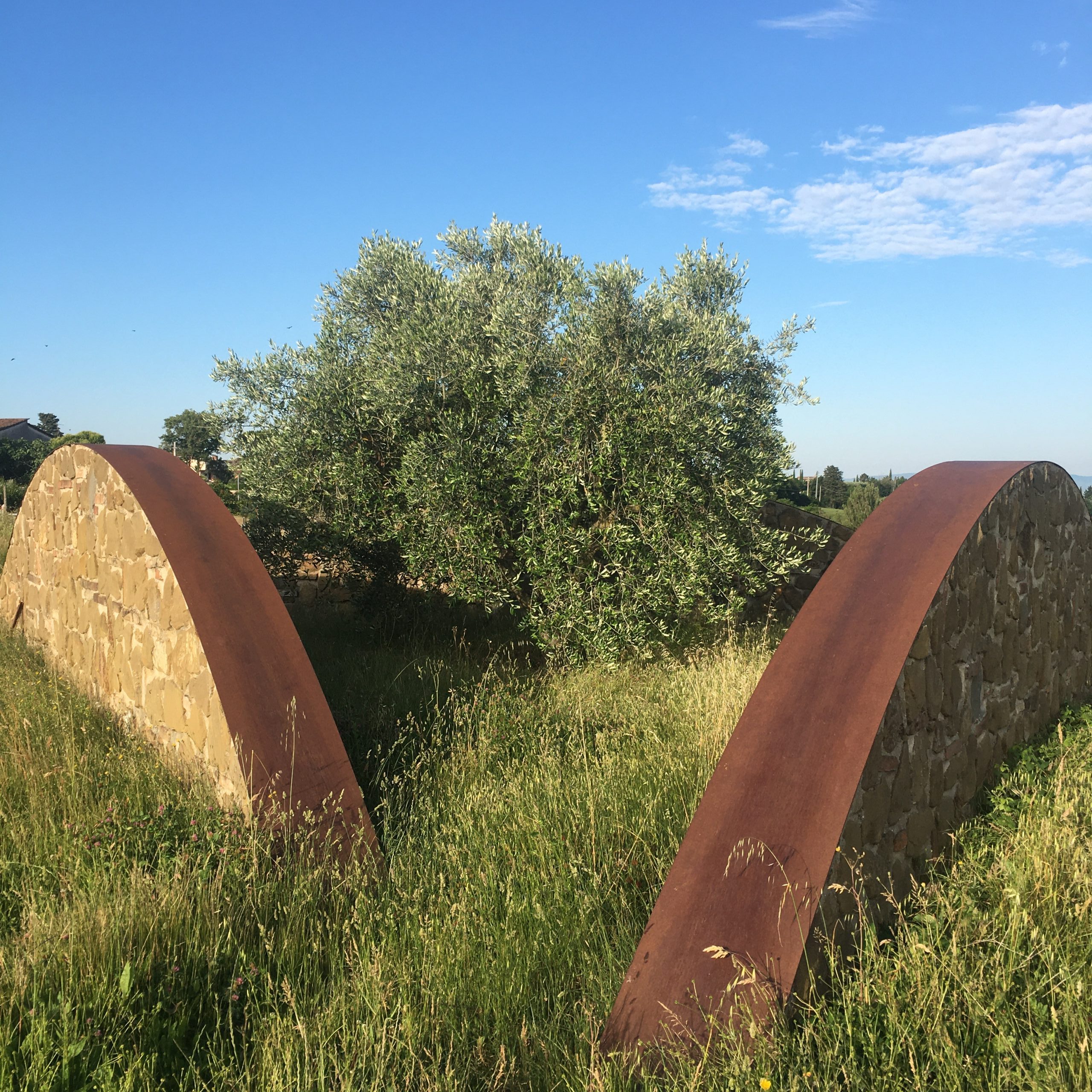 IL “LAND ART” OVVERO L’ARTE E LA NATURA CIRCOSTANTE  BRUFA, PARCO DELLE SCULTURE